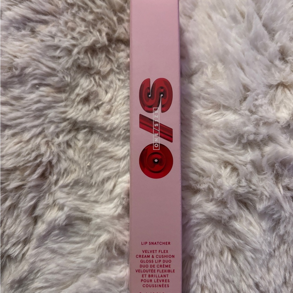 LIP SNATCHER
HYDRATING LIQUID LIPSTICK AND LIP GLOSS DUO - MUTHA STARR - Picture 4 of 5